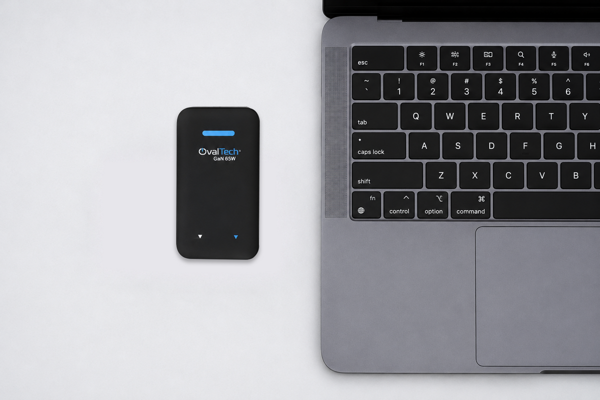 OV-S65W Cargador para Laptop GaN 65W OvalTech · USB-C y USB-A · Incluye dos cables